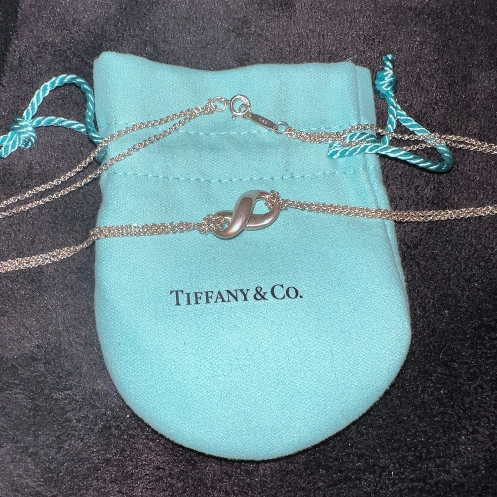 TIFFANY & CO. Infinity Pendant Necklace size 16